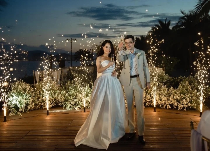 Đám cưới lãng mạn của nữ 'Cá mập' trẻ nhất và chồng doanh nhân người Pháp
