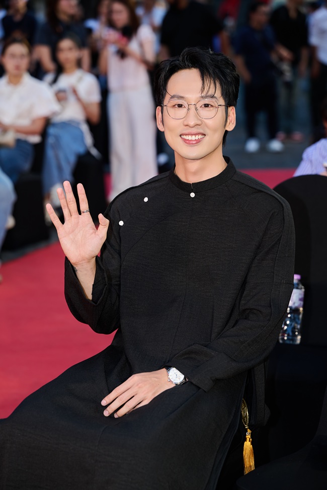 ho-linh-trang-si--bi-an-mo-vua-dinh-doan-phim-chia-se-khat-vong-cham-toi-giac-mo-dien-anh-viet 21