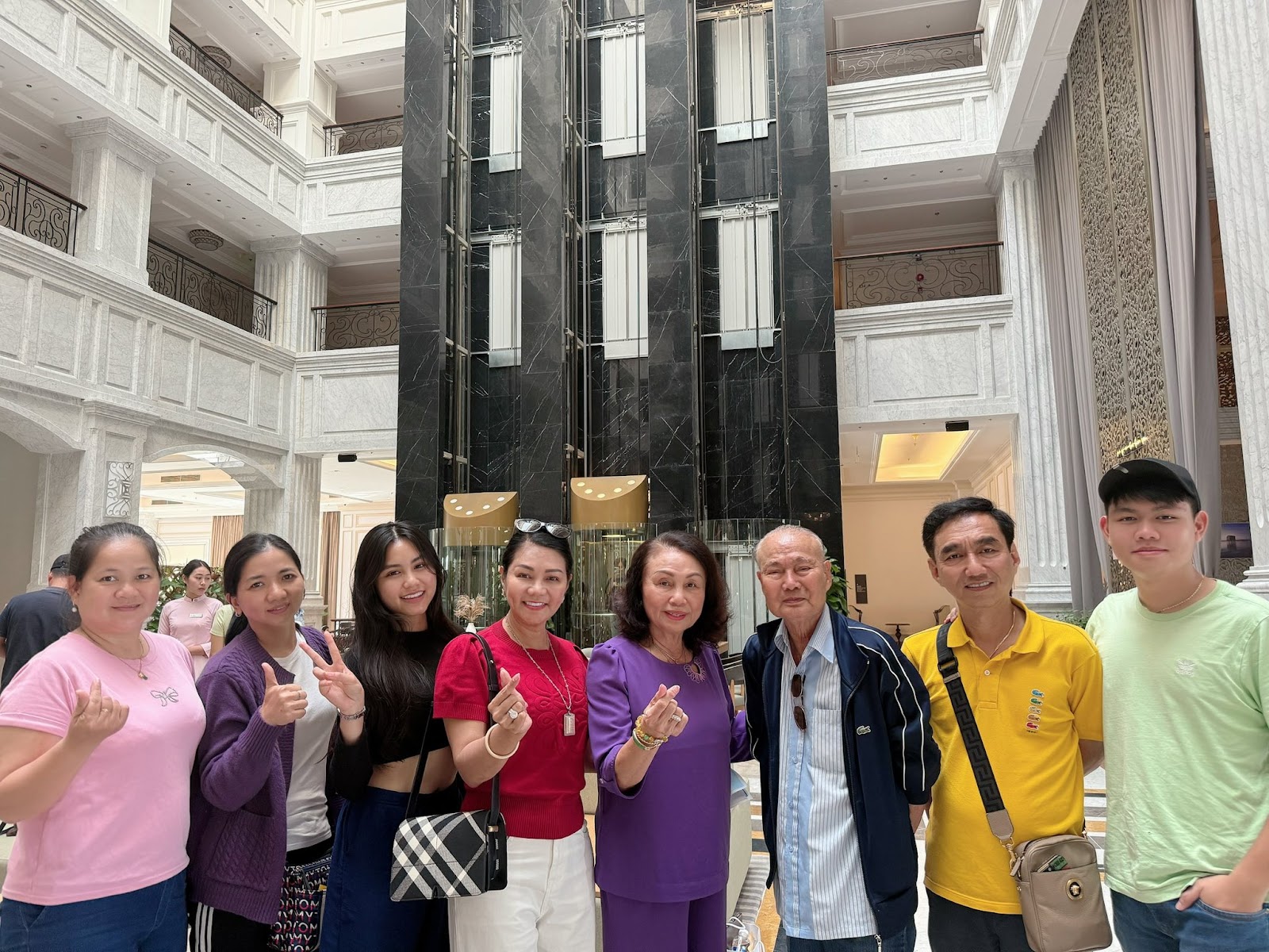 y-do-nsut-ngoc-huyen-cam-on-hoa-hau-loan-vuong-du-chua-mot-lan-gap-go-tgnnt
